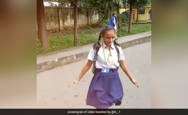 Viral वीडियो में इन स्‍कूली बच्‍चों ने दिखाए हैरतअंगेज करतब, लोग बोले- "कोई इन्‍हें ओलंपिक भेजो"