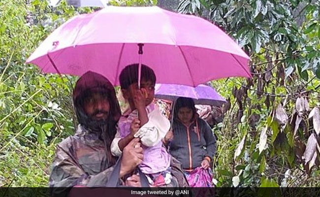 Kerala Flood Live Update: राज्य में भारी बारिश से बढ़ी लोगों की परेशानी, अलर्ट जारी