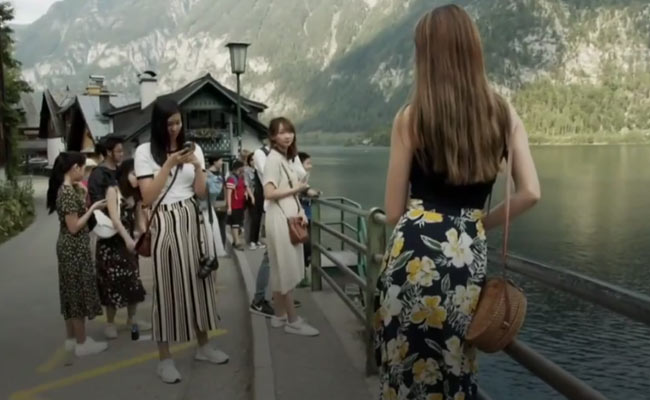 This Town Of 800 People Gets 1 Million Tourists A Year