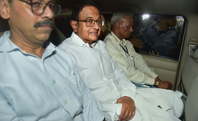कांग्रेस ने पी चिदंबरम का किया बचाव तो BJP ने कहा - 'शर्मनाक'