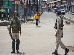 बॉलीवुड डायरेक्टर ने कश्मीर में कर्फ्यू पर किया ट्वीट, लिखा- 23 दिन हो गए, सन्नाटा... बॉलीवुड डायरेक्टर ने कश्मीर में कर्फ्यू पर किया ट्वीट, लिखा- 23 दिन हो गए, सन्नाटा...