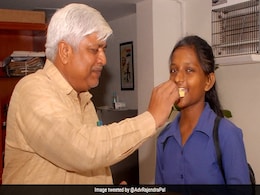 Labourer's Daughter Joins Lady Hardinge For MBBS. She Cracked NEET With The Help Of Delhi Government Scheme Labourer's Daughter Joins Lady Hardinge For MBBS. She Cracked NEET With The Help Of Delhi Government Scheme