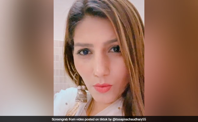 सपना चौधरी ने इस शानदार अंदाज में सेलिब्रेट किया अपना बर्थडे, Video हुआ वायरल