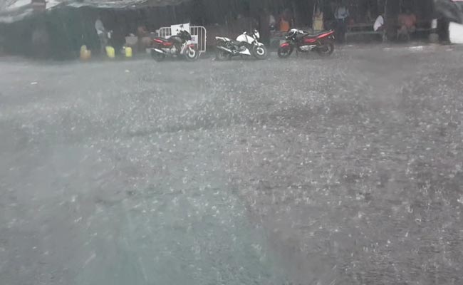 1 Dead, 15 Injured As Heavy Rain Batters Kolkata, Disrupts Flights