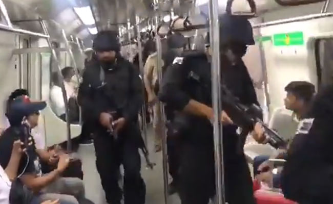 स्वतंत्रता दिवस और रक्षाबंधन पर हाई अलर्ट, सैकड़ों पुलिसकर्मियों ने लिया मेट्रो स्टेशन का जायजा