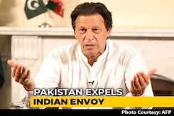 Pakistan Expels Indian Envoy, Suspends Trade Over Kashmir Pakistan Expels Indian Envoy, Suspends Trade Over Kashmir