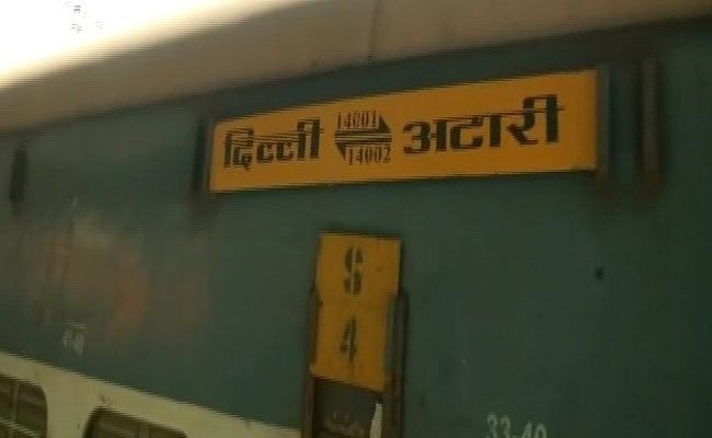 भारत ने पाकिस्तान से समझौता एक्सप्रेस ट्रेन में इस्तेमाल हुए अपने डिब्बों को लौटाने को कहा