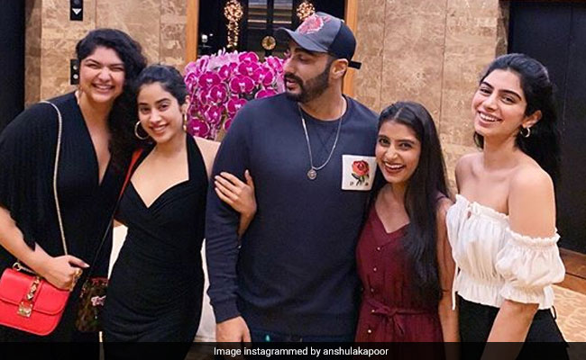 Arjun Kapoor, Janhvi, Khushi And Anshula's Family Portrait Is All About Love