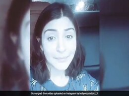 ट्रैफिक में फंसकर यूं फूट-फूटकर रोने लगी अनुष्का शर्मा, देखें वायरल Video ट्रैफिक में फंसकर यूं फूट-फूटकर रोने लगी अनुष्का शर्मा, देखें वायरल Video