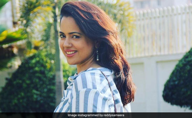 Here's How Hrithik Roshan Helped Sameera Reddy Overcome Stammering