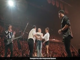 जो जोनास के बर्थडे पर मिला उन्हें यह खास सरप्राइज, Video देख आप भी कह उठेंगे Wow... जो जोनास के बर्थडे पर मिला उन्हें यह खास सरप्राइज, Video देख आप भी कह उठेंगे Wow...