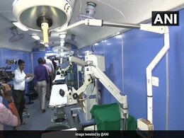 मुंबई के छत्रपति शिवाजी महाराज टर्मिनस पहुंची लाइफलाइन एक्सप्रेस, 12 लाख मरीजों का कर चुकी है इलाज मुंबई के छत्रपति शिवाजी महाराज टर्मिनस पहुंची लाइफलाइन एक्सप्रेस, 12 लाख मरीजों का कर चुकी है इलाज