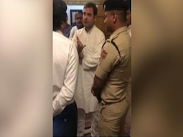 जम्मू-कश्मीर में प्रवेश से रोके जाने पर श्रीनगर एयरपोर्ट पर अधिकारियों से राहुल गांधी की कहासुनी,देखें - VIDEO जम्मू-कश्मीर में प्रवेश से रोके जाने पर श्रीनगर एयरपोर्ट पर अधिकारियों से राहुल गांधी की कहासुनी,देखें - VIDEO