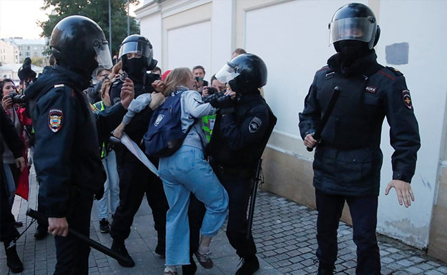 Video Of Russian Policeman Punching Female Protester Stirs Anger