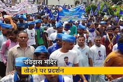 दिल्ली में रविदास मंदिर तोड़े जाने के विरोध देश भर से जुटे प्रदर्शनकारी दिल्ली में रविदास मंदिर तोड़े जाने के विरोध देश भर से जुटे प्रदर्शनकारी