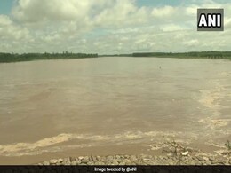 आंध्रप्रदेश में गोदावरी नदी के आसपास के गांवों का सड़क और संचार संपर्क कटा आंध्रप्रदेश में गोदावरी नदी के आसपास के गांवों का सड़क और संचार संपर्क कटा