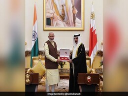 पीएम मोदी 'द किंग हमाद ऑर्डर ऑफ द रेनेसां' से सम्मानित, खलीफा के साथ हुई द्विपक्षीय वार्ता पीएम मोदी 'द किंग हमाद ऑर्डर ऑफ द रेनेसां' से सम्मानित, खलीफा के साथ हुई द्विपक्षीय वार्ता