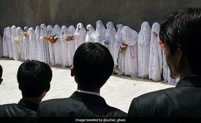 काबुल में 140 अफगान जोड़े ने रचाई शादी, Photos में देखें ये खूबसूरत शादी