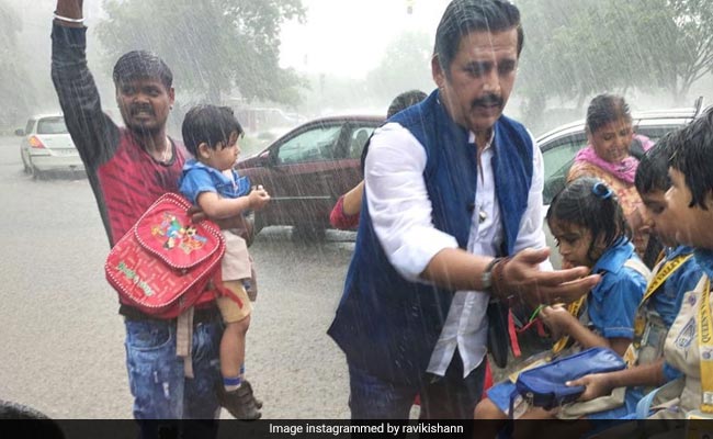 Bhojpuri Cinema: घर से संसद जा रहे थे रवि किशन, बारिश में बच्चों की चीख-पुकार सुनकर यूं की उनकी मदद...