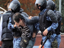 Russian Police Detain Nearly 800 In Opposition Crackdown In Moscow Russian Police Detain Nearly 800 In Opposition Crackdown In Moscow