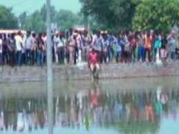 पाकिस्तान से आ रहा सतलुज नदी का पानी 'जहरीला'? पंजाब के गांवों में लोग बीमार, मवेशियों की मौत पाकिस्तान से आ रहा सतलुज नदी का पानी 'जहरीला'? पंजाब के गांवों में लोग बीमार, मवेशियों की मौत