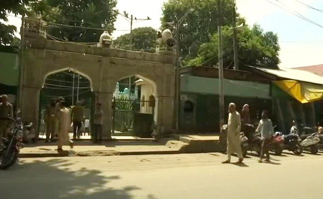 Phone Services, Internet Partially Restored In Kashmir Ahead Of Eid