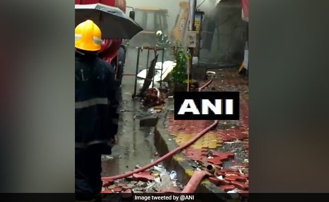 मुंबई के नवरंग इमारत में लगी आग, कोई हताहत नहीं