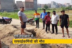 सीवर में दम तोड़ते सफाईकर्मी सीवर में दम तोड़ते सफाईकर्मी