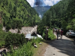 उत्तराखंड: बाढ़ प्रभावित इलाकों के लिए राहत सामग्री ले जा रहा हेलीकॉप्टर उत्तरकाशी में क्रैश, पायलट सहित 3 की मौत उत्तराखंड: बाढ़ प्रभावित इलाकों के लिए राहत सामग्री ले जा रहा हेलीकॉप्टर उत्तरकाशी में क्रैश, पायलट सहित 3 की मौत