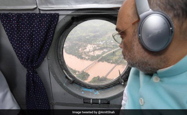 गृहमंत्री अमित शाह ने बाढ़ प्रभावित कर्नाटक, महाराष्ट्र का हवाई सर्वेक्षण किया