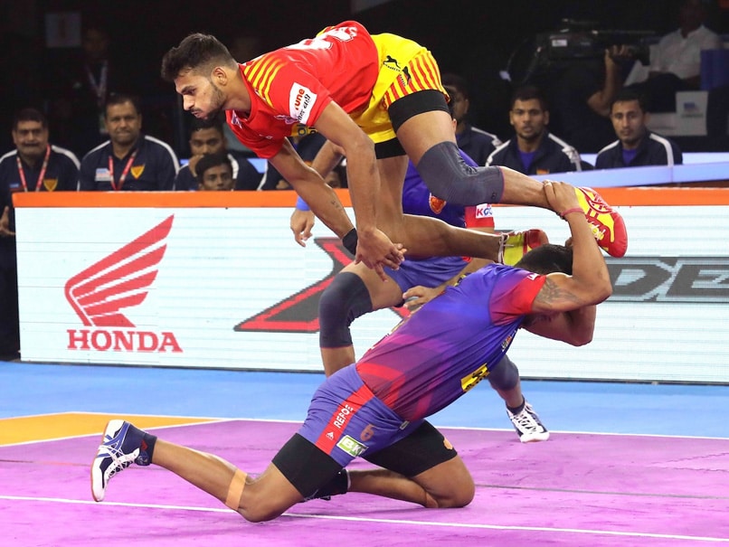 PKL 7: Unbeaten Gujarat Fortune Giants Outclass Dabang Delhi 31-26 PKL 7: Unbeaten Gujarat Fortune Giants Outclass Dabang Delhi 31-26