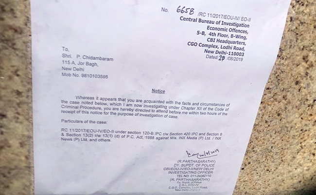 "Attend Within 2 Hours," Says CBI Notice Outside P Chidambaram's House