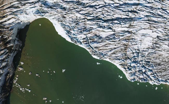 In 'OMG' Mission, Scientists In 1940s Plane Check Greenland's Melting Ice