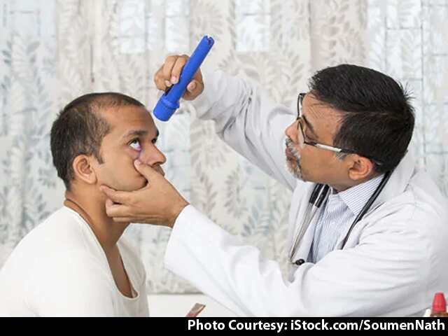 Blurry Or Cloudy Vision: Can It Be Cataract? Expert Tells