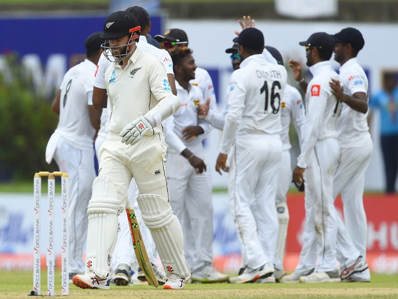 SL vs NZ, 1st Test: स्पिनर अकिला धनंजय के 'पंजे' से निकलकर न्यूजीलैंड ने पहले दिन बनाए 203 रन