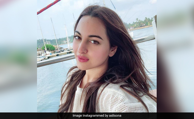 Sonakshi Sinha Clarifies After '#AsliSonaArrested' Trend Leaves Twitter Confused