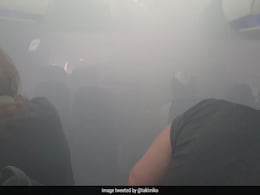 फ्लाइट में बैठे थे यात्री, अचानक एयरप्लेन के अंदर फैल गया धुआं और फिर....VIDEO VIRAL फ्लाइट में बैठे थे यात्री, अचानक एयरप्लेन के अंदर फैल गया धुआं और फिर....VIDEO VIRAL
