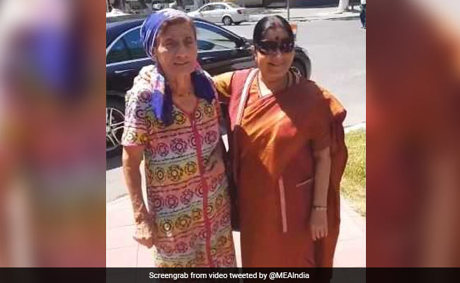 जब सुषमा स्वराज के साथ उज्बेकी महिला ने गाया था राज कपूर का गाना, वीडियो हुआ वायरल