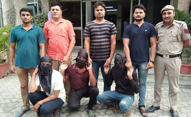 दिल्‍ली : ओला के टैक्सी ड्राइवरों से लूटपाट करने वाला गैंग आया पुलिस की गिरफ्त में