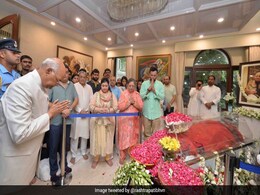 राष्ट्रपति रामनाथ कोविंद समेत दिग्गज नेता पहुंचे अरुण जेटली के घर, दी श्रद्धांजलि राष्ट्रपति रामनाथ कोविंद समेत दिग्गज नेता पहुंचे अरुण जेटली के घर, दी श्रद्धांजलि