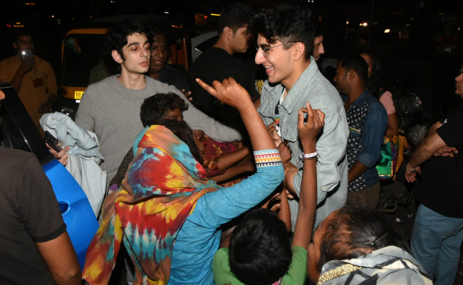 What Happened When Ibrahim Ali Khan, Alaia Furniturewalla Found Themselves Surrounded By Young Fans On Mumbai Streets