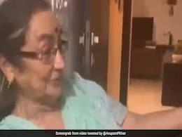 जम्मू-कश्मीर से हटी धारा 370 तो बॉलीवुड एक्टर की मां ने लगाए 'मोदी साहब जिंदाबाद' के नारे, कही ये बात जम्मू-कश्मीर से हटी धारा 370 तो बॉलीवुड एक्टर की मां ने लगाए 'मोदी साहब जिंदाबाद' के नारे, कही ये बात
