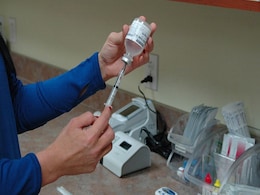 लॉकडाउन के चलते तरीबन 50 फीसदी छोटे बच्चों को नहीं लग सके टीके : सर्वे लॉकडाउन के चलते तरीबन 50 फीसदी छोटे बच्चों को नहीं लग सके टीके : सर्वे