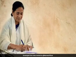 After Making <i>Chai</i>, Cuddling Babies, Mamata Banerjee's Poem For Democracy After Making <i>Chai</i>, Cuddling Babies, Mamata Banerjee's Poem For Democracy