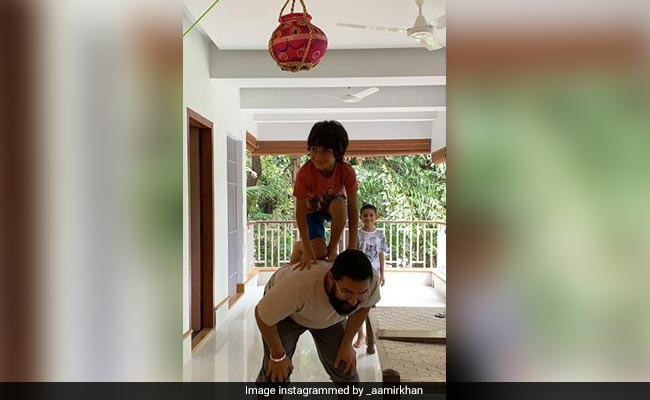 Janmashtami 2019: Aamir Khan Helping Pint-Sized Son Azad Break <I>Dahi Handi</I> Is The Cutest Thing Ever
