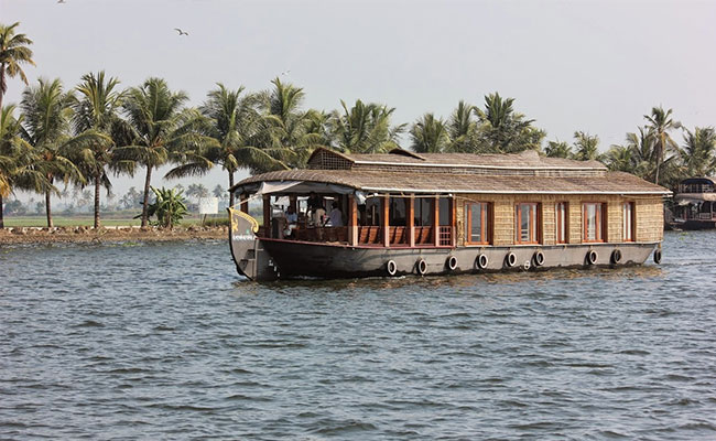 16 Jump Off From Houseboat In Kerala After It Catches Fire: Report