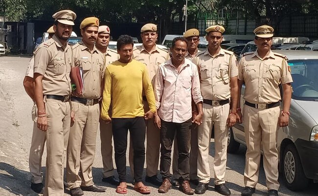 भोजपुरी फिल्म में एक्टिंग की तैयारी कर रहा ठग और उसका साथी गिरफ्तार भोजपुरी फिल्म में एक्टिंग की तैयारी कर रहा ठग और उसका साथी गिरफ्तार