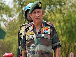 अनुच्छेद 370 हटने के बाद आज पहली बार श्रीनगर जाएंगे सेनाध्यक्ष, सुरक्षा का लेंगे जायजा अनुच्छेद 370 हटने के बाद आज पहली बार श्रीनगर जाएंगे सेनाध्यक्ष, सुरक्षा का लेंगे जायजा