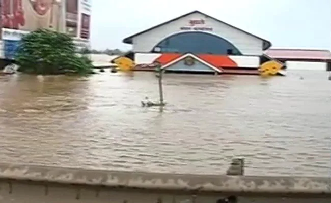 Maharashtra, Kerala, Karnataka Flood Updates: Amit Shah Surveys Maharashtra, Karnataka