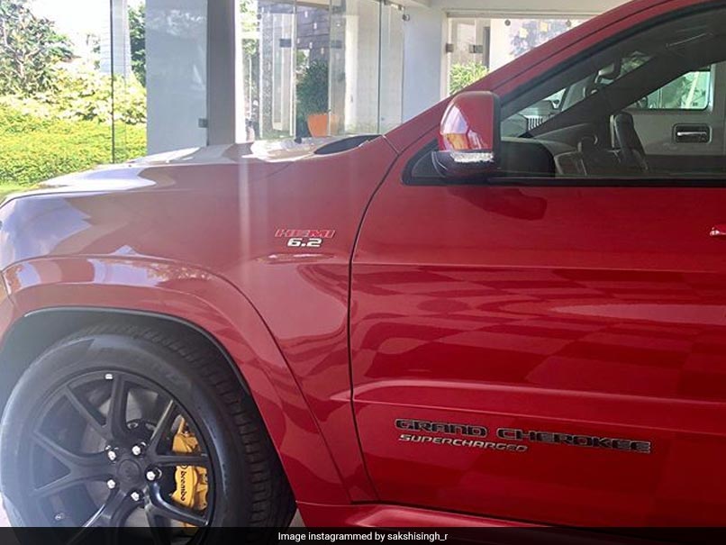 एमएस धोनी के गैराज में शामिल हुई नई कार, पत्नी साक्षी ने पोस्ट की तस्वीर, कीमत ही नहीं इसलिए भी है खास